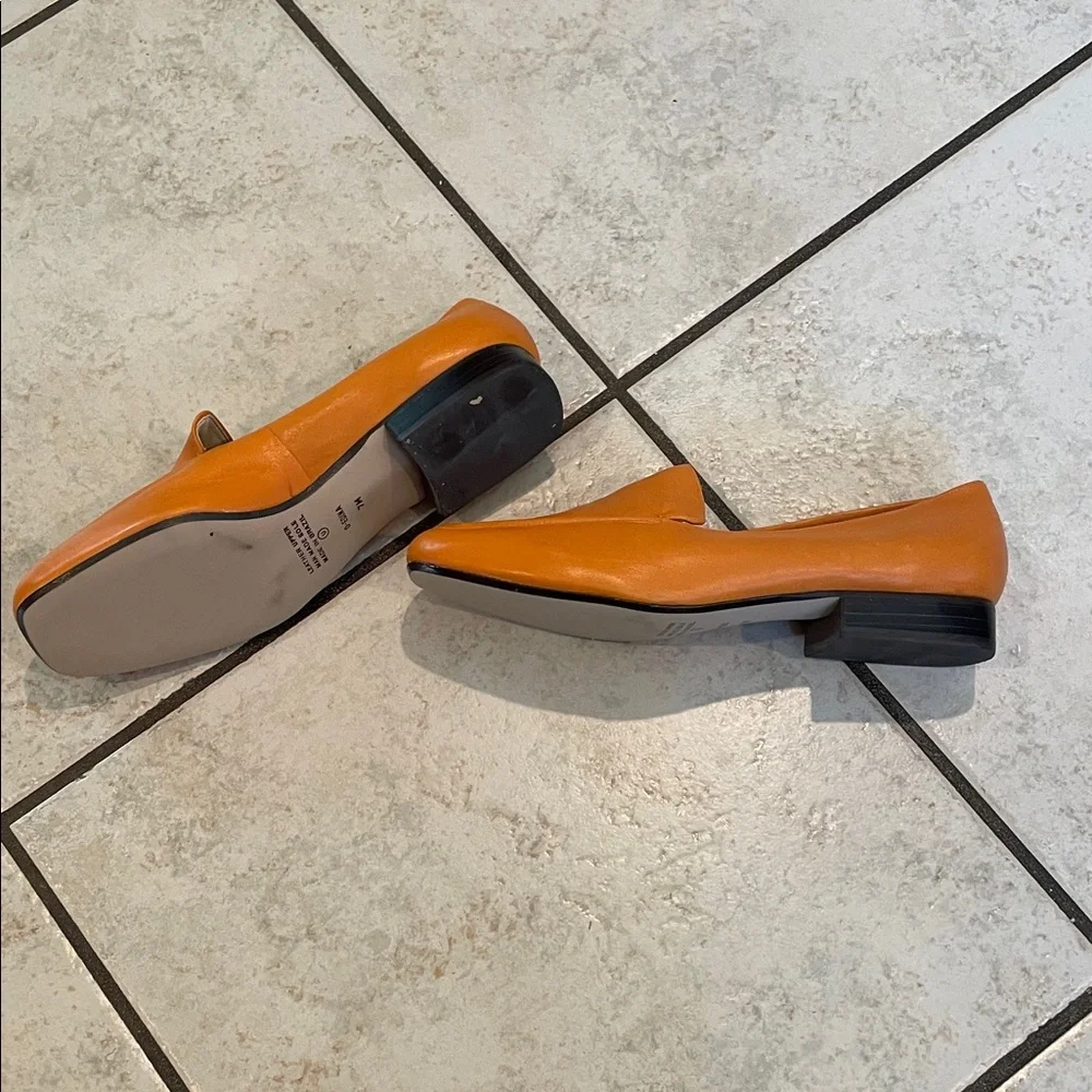 Nine West Bright Orange Flats - Picture 2 of 2
